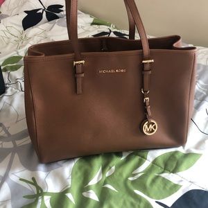 Michael kors tote